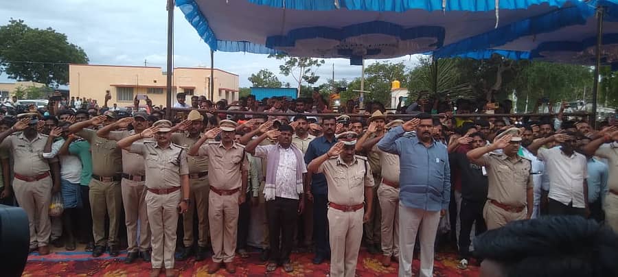 <div class="paragraphs"><p>ಪರಶುರಾಮ್ ಅಂತ್ಯಕ್ರಿಯೆ</p></div>